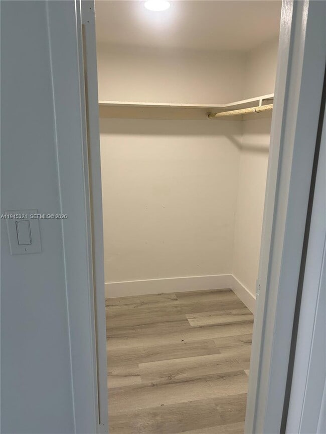 Building Photo - 2980 Point E Dr