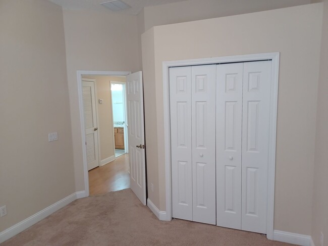 Building Photo - Gorgeous 3 BR 2 BA Lake View Rental