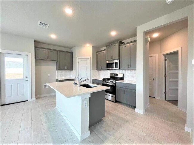 Building Photo - 604 Bridle Creek Dr