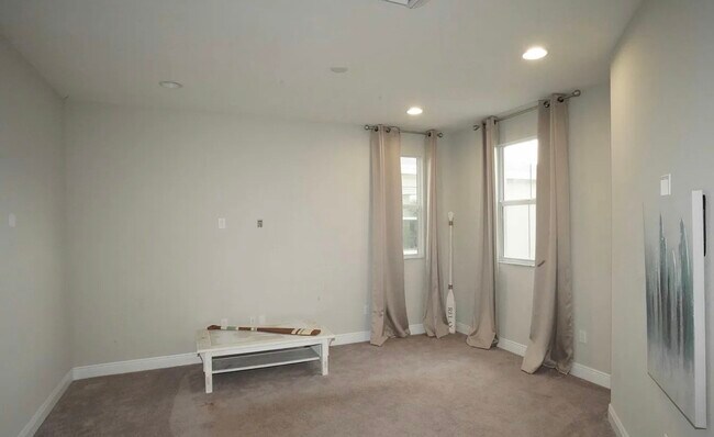 Building Photo - 1271 NW Leonardo Cir