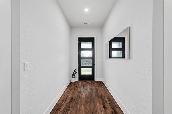 Building Photo - 18502 Venture Dr