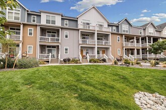 Building Photo - Beautiful, updated 3 bedroom townhome!
