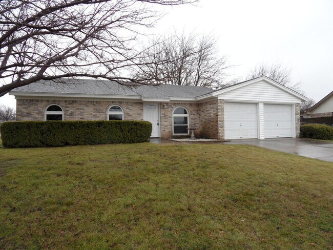 Primary Photo - ~ Gorgeous 3 Bedroom 2 Bathroom Home ** La...