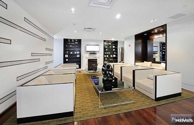 Building Photo - 88 Morgan St