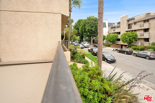 Building Photo - 1633 S Bentley Ave