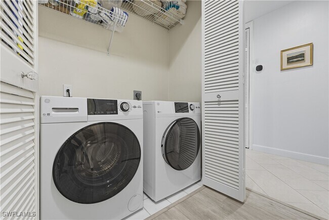 Building Photo - 7040 Pelican Bay Blvd