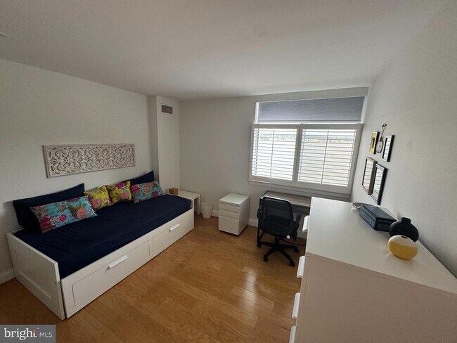 Building Photo - 501 Slaters Ln