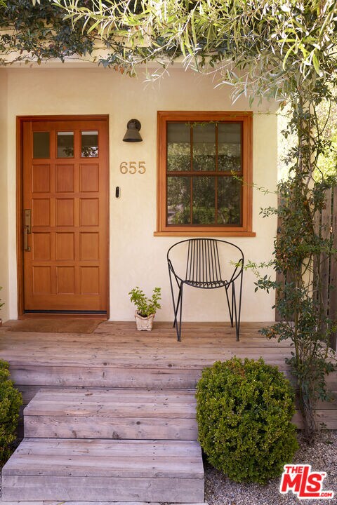 Building Photo - 655 Angelus Pl