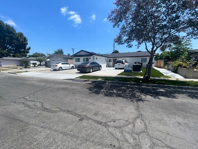Building Photo - Spacious 3bed 2bath House for Rent in Garden Grove