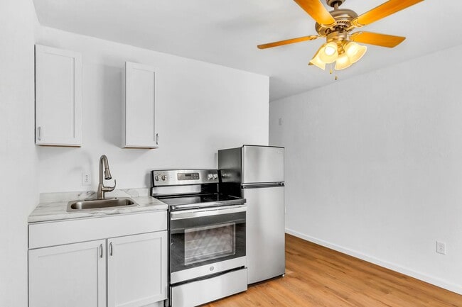 Building Photo - Woodland Retreat Studio in Hollister, MO