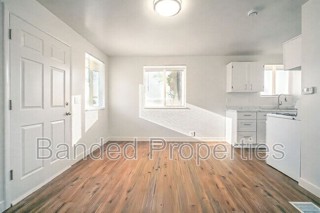 Building Photo - 376 W 700 N