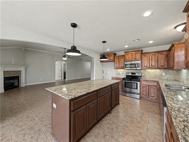 Building Photo - 1801 SW Candlewood St