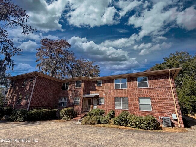 Building Photo - 2936 Riverside Ave