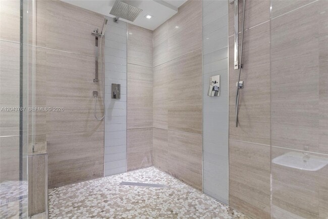 Building Photo - 6061 Collins Ave