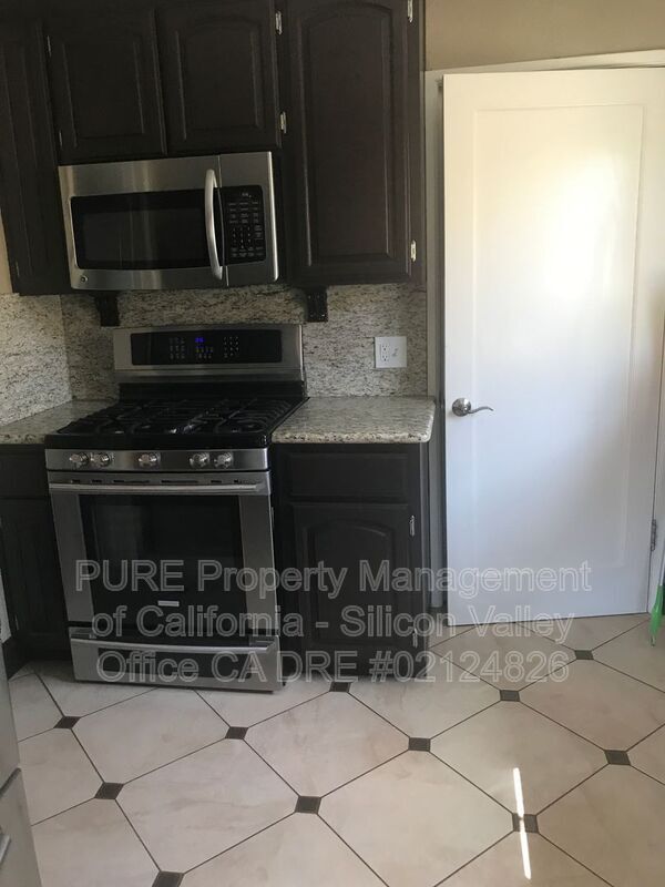 Building Photo - 1520 E St John St