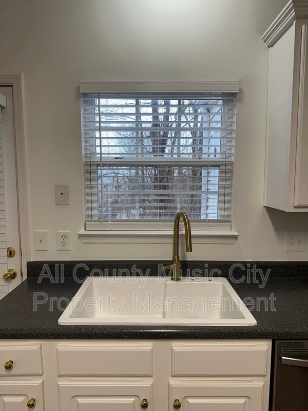 Building Photo - 1101 Downs Blvd