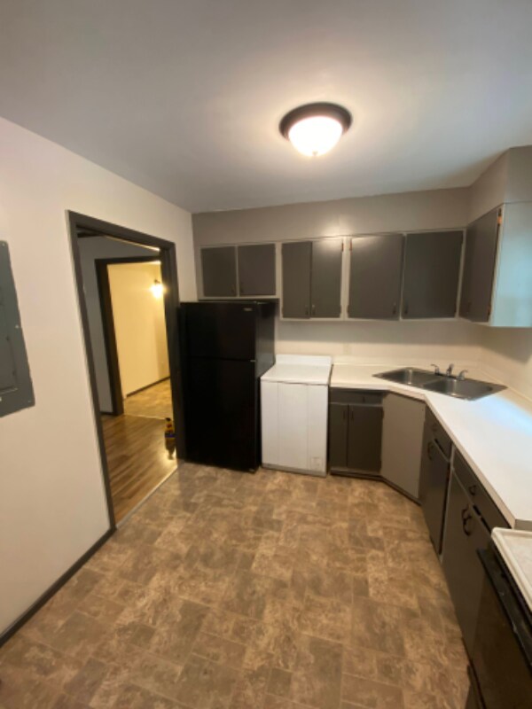 Building Photo - 2033 Shelly St