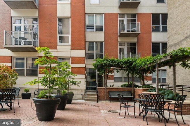 Building Photo - 113 N Bread St