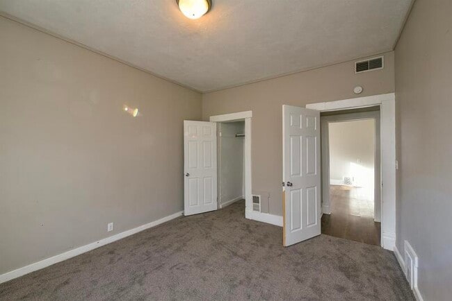 Building Photo - 536 S 30th St