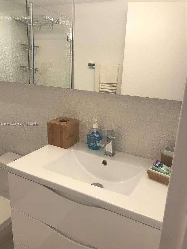 Building Photo - 555 NE 15th St