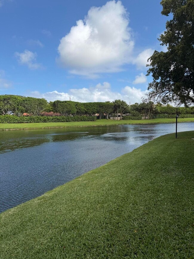 Building Photo - 13811 Oneida Dr