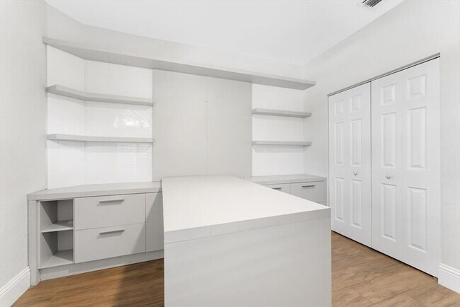Building Photo - 6689 NW 70th Pl