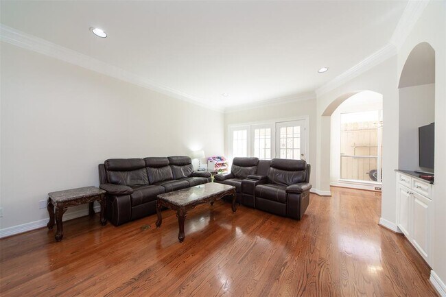 Building Photo - 5115 Fairmont St