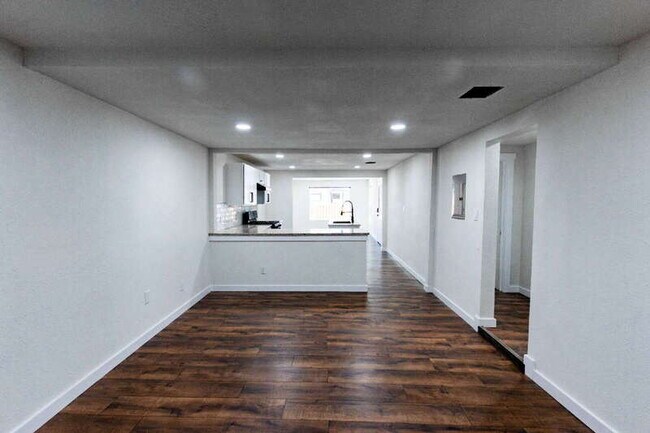 Building Photo - 146 Leroux St