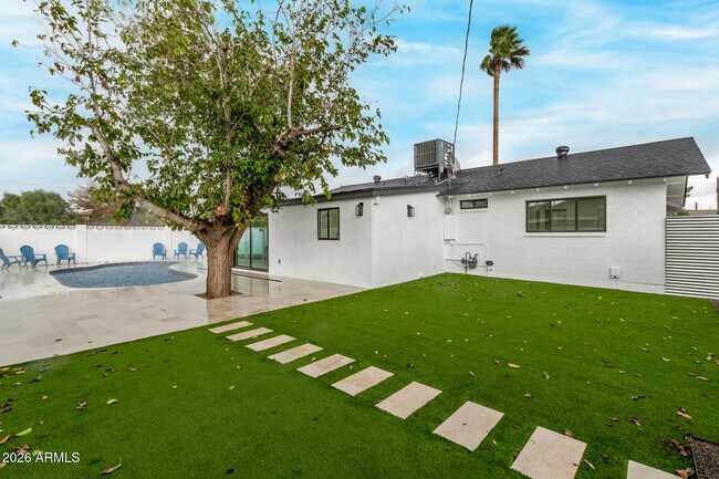 Building Photo - 8401 E San Miguel Ave