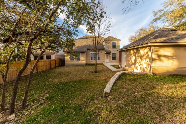 Building Photo - SPACIOUS 4 BEDROOM 3.5 BATH IN STONE OAK!!!