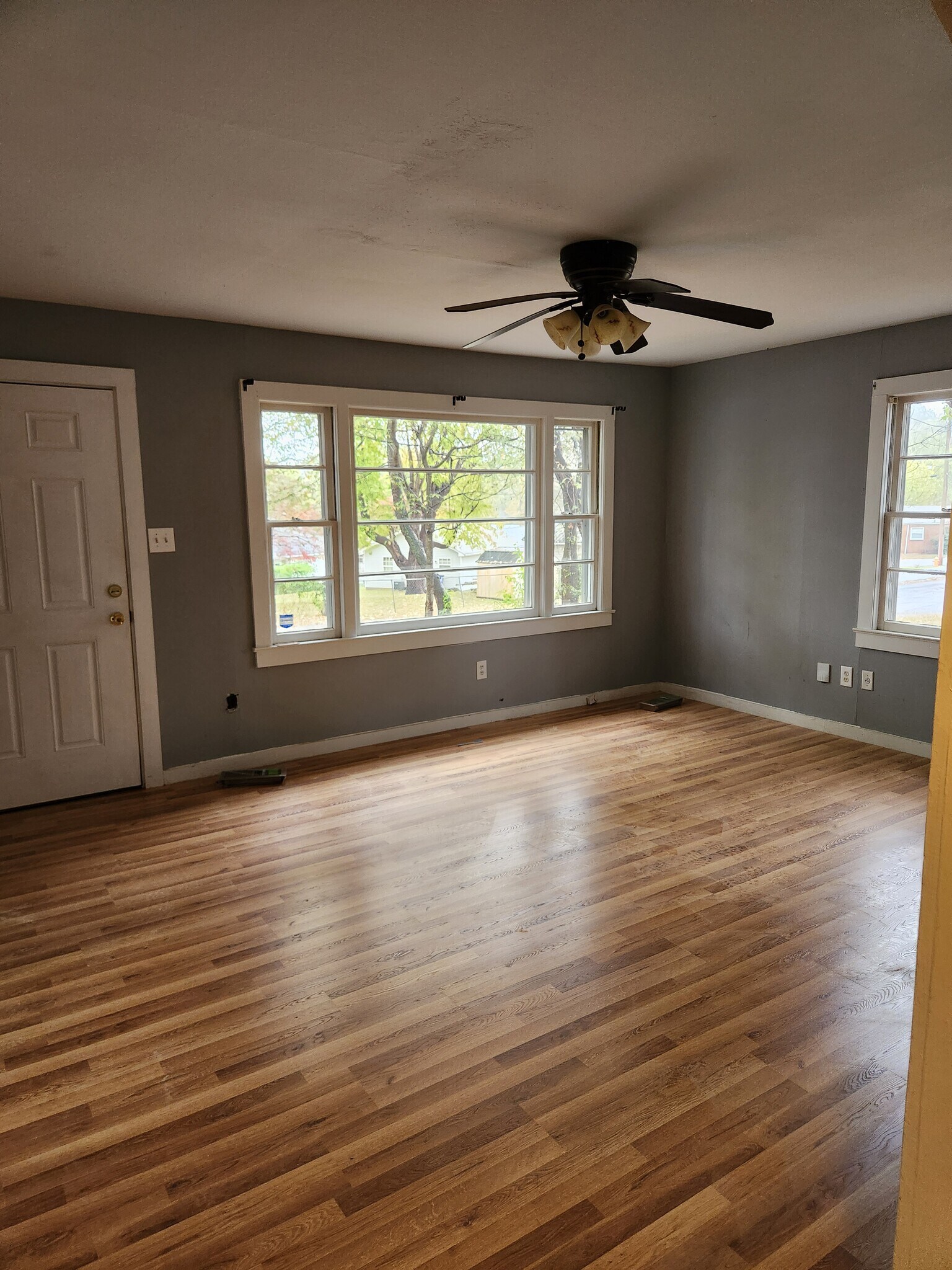 Building Photo - 630 14th St SE