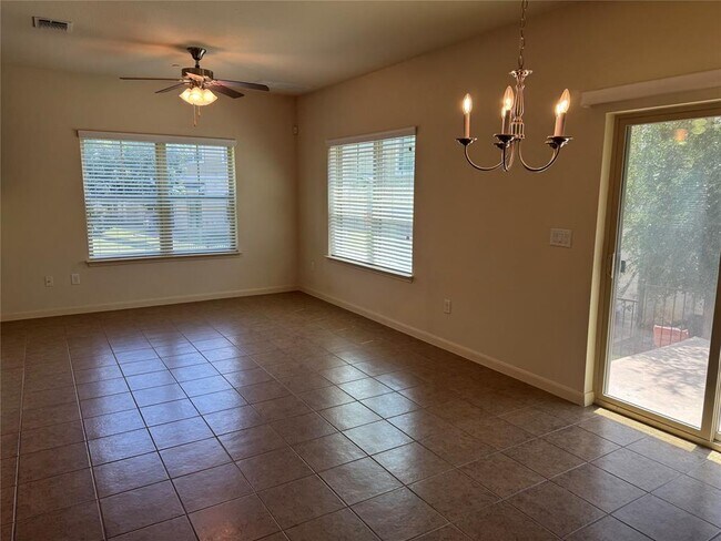 Building Photo - 1620 Bryant Dr