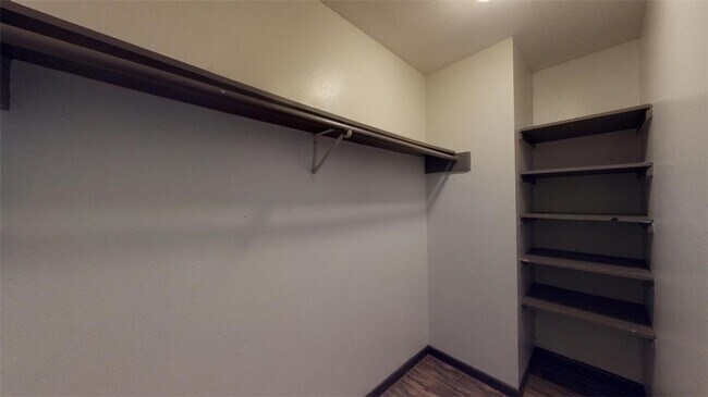 Building Photo - 725 Peppertree Dr