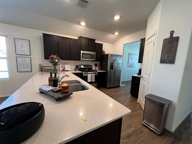 Building Photo - 1224 Matt Ln