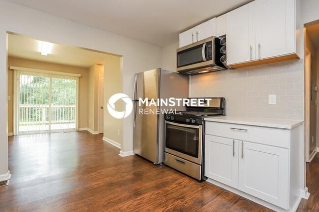 Building Photo - 4 Bedroom Pet-Friendly Home in WOODSTOCK, ...