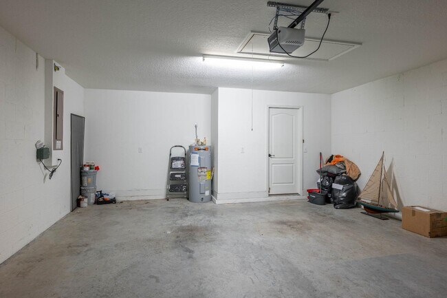 Building Photo - 343 Dinner Lake Way