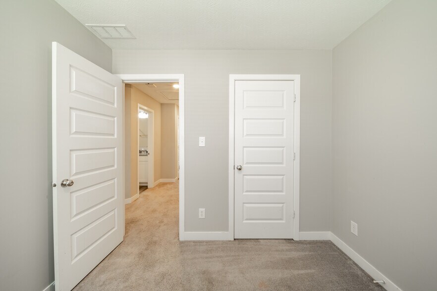 Building Photo - 3539 Brampton Ln