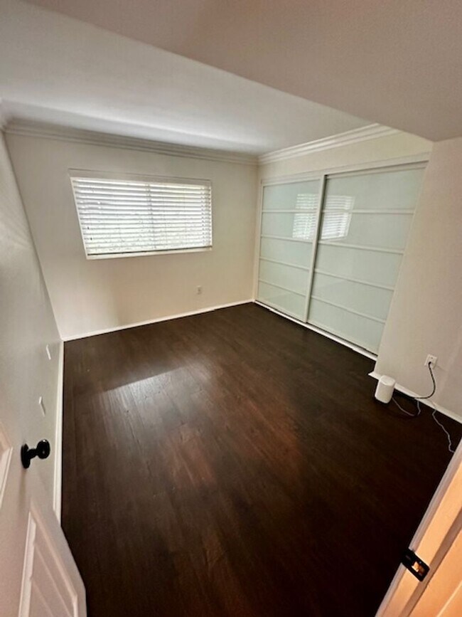 Building Photo - 2 Bedroom, 2 Bathroom Condo for Rent – Che...