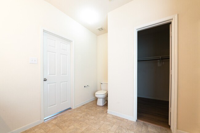 Building Photo - 26419 Marble Falls Bend