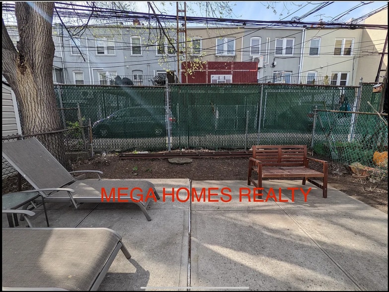 Primary Photo - 2136 47th St