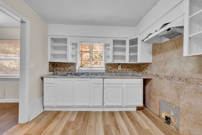 Building Photo - 1048 2nd St W