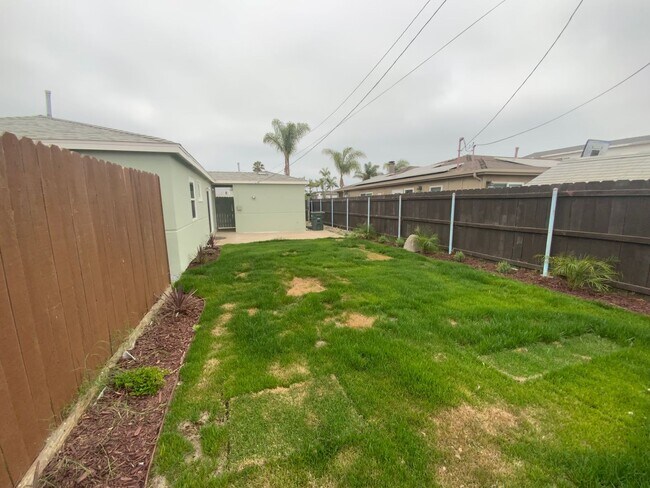 Building Photo - Great Location Close to Schools