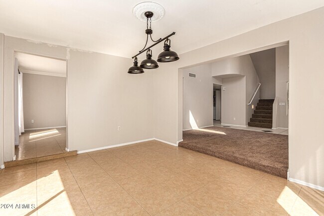 Building Photo - 3223 E Poinsettia Dr