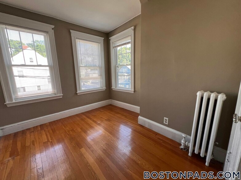 Building Photo - 30 Lawrence St