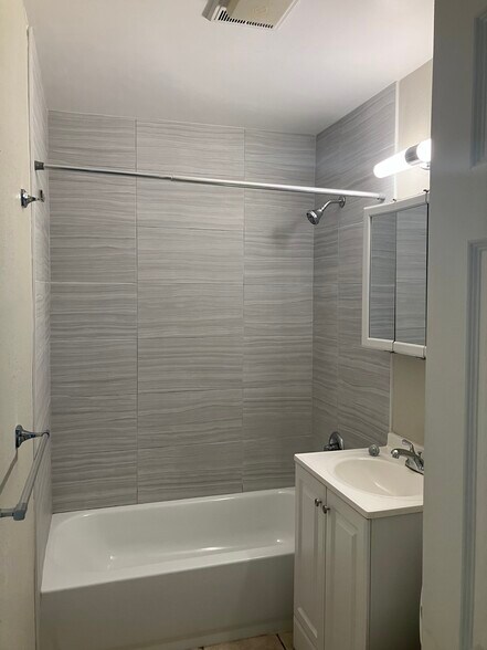 Building Photo - 5774 Gallatin Ln