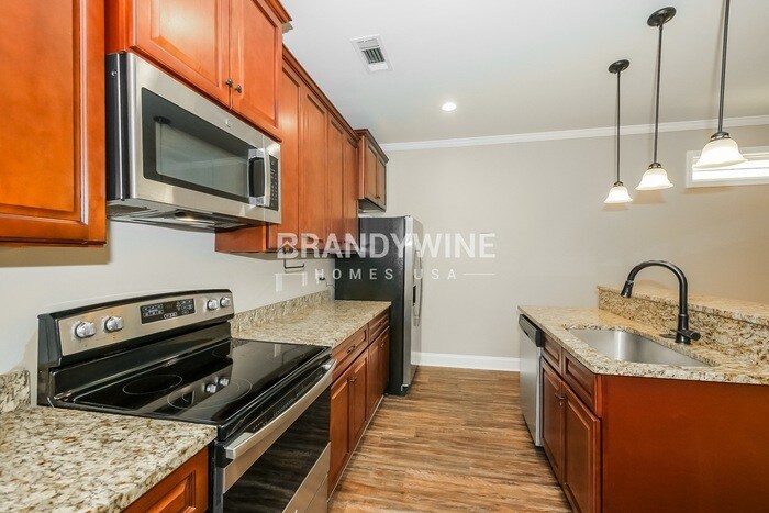 Building Photo - 18 E Newnan Rd