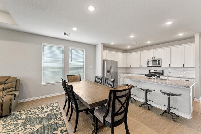 Building Photo - 7454 French Quarter Ct