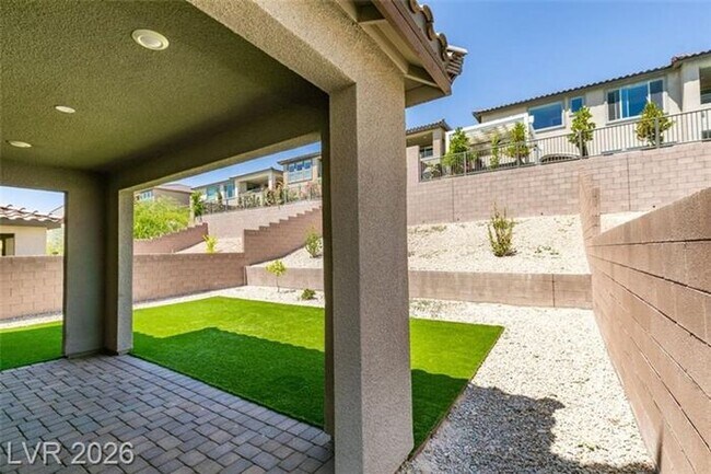 Building Photo - BEAUTIFUL 4 BEDROOM PROPERTY IN GATED COMMUNITY!