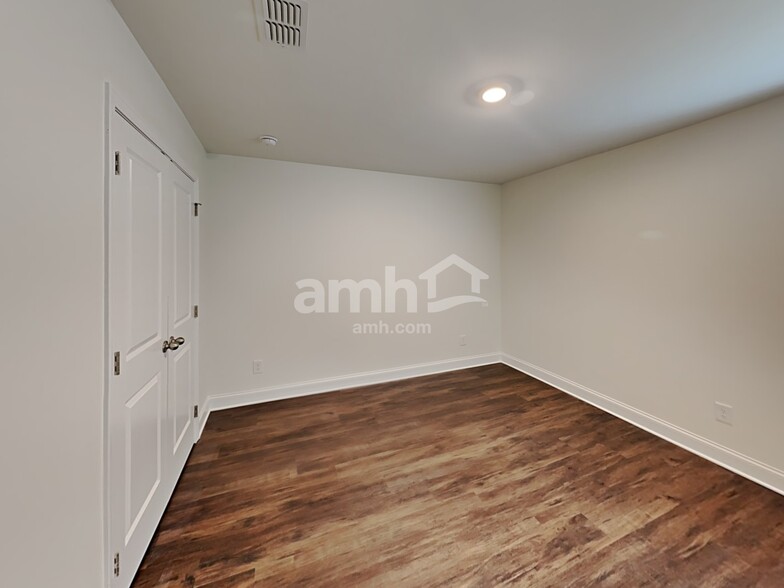 Building Photo - 825 Headland Way