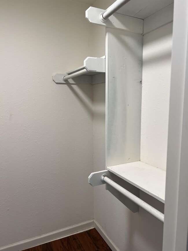 Building Photo - 2241 Donna Dr